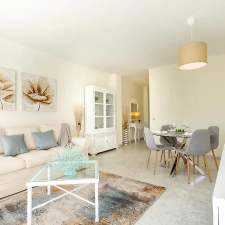 Banus - Banus Playa Rocio - 2br - 2ba - Direct & Sea Access Complex - Outdoor Terrace W Garden Views - Pool - 3 Min Walk To Puerto Banus & Corte Ing Luxury Shopping - Ideal For Families شقة