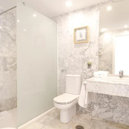 Banus - Banus Playa Rocio - 2br - 2ba - Direct & Sea Access Complex - Outdoor Terrace W Garden Views - Pool - 3 Min Walk To Puerto Banus & Corte Ing Luxury Shopping - Ideal For Families Marbella