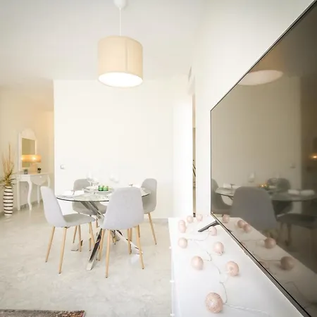 Banus - Banus Playa Rocio - 2br - 2ba - Direct & Sea Access Complex - Outdoor Terrace W Garden Views - Pool - 3 Min Walk To Puerto Banus & Corte Ing Luxury Shopping - Ideal For Families *