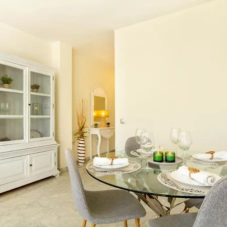 Banus - Banus Playa Rocio - 2br - 2ba - Direct & Sea Access Complex - Outdoor Terrace W Garden Views - Pool - 3 Min Walk To Puerto Banus & Corte Ing Luxury Shopping - Ideal For Families * ماربيا